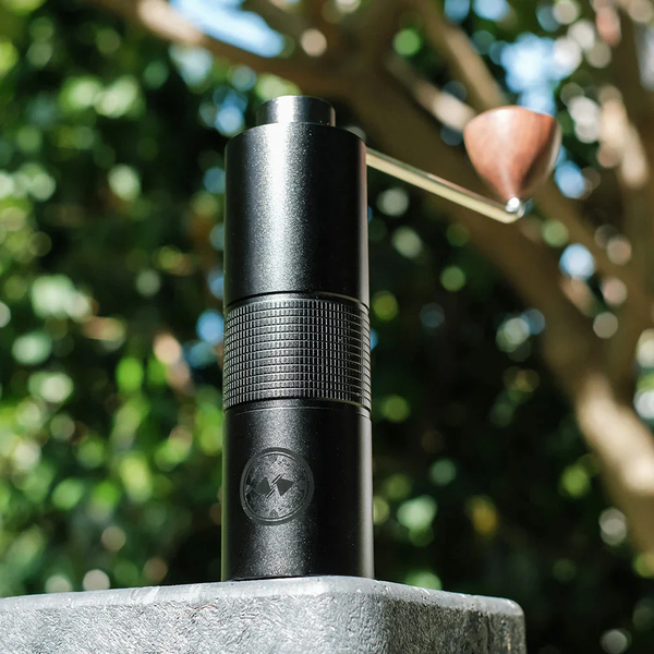 Кофемолка Hario Kabuto Coffee Grinder ручная MKBT-1B фото