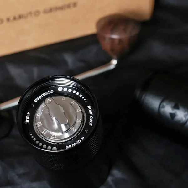 Кофемолка Hario Kabuto Coffee Grinder ручная MKBT-1B фото